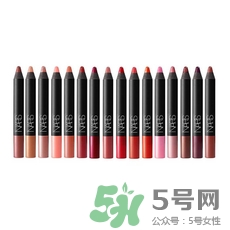 ��ʲô�ں�Զ�������ɫ?